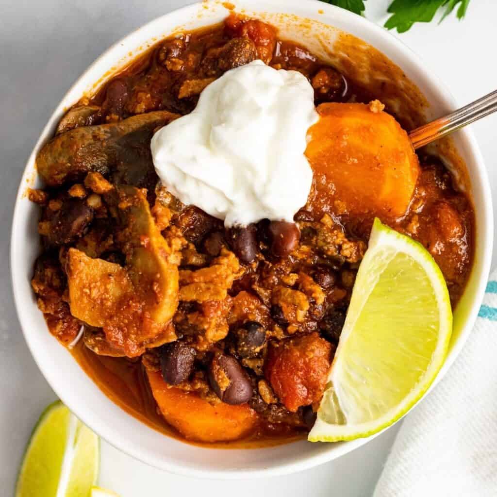 Turkey Veggie Chili (Slow Cooker) - Organize Yourself Skinny