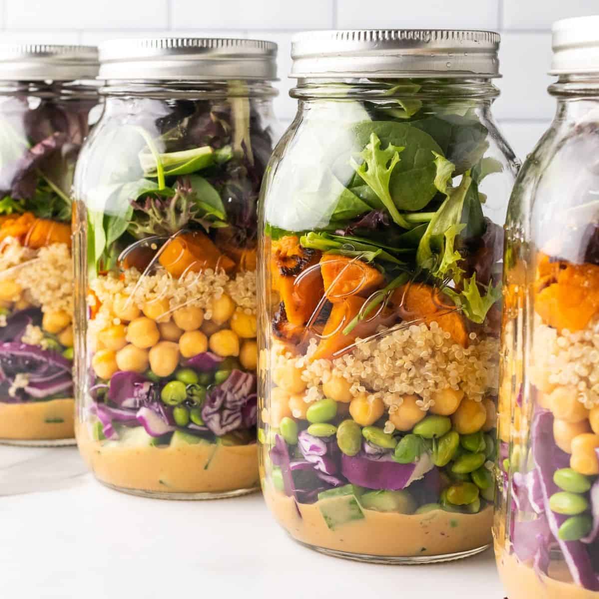 How to Make a Mason Jar Salad for a Busy Workweek