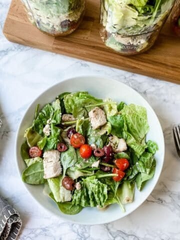 https://www.organizeyourselfskinny.com/wp-content/uploads/2022/06/overhead-picture-of-greek-chicken-mason-jar-salad-360x480.jpg