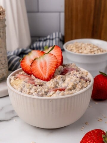 strawberry banana overnight oats