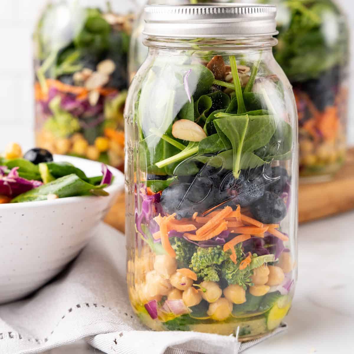 https://www.organizeyourselfskinny.com/wp-content/uploads/2023/03/feature-detox-salad-picture.jpg