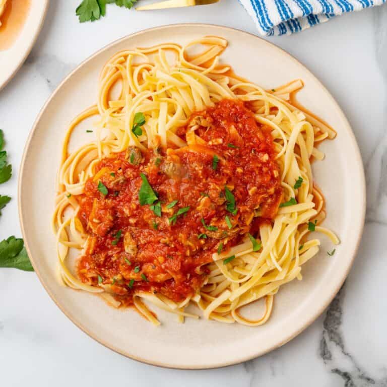 Linguine With Red Clam Sauce Using Canned Clams - Organize Yourself Skinny