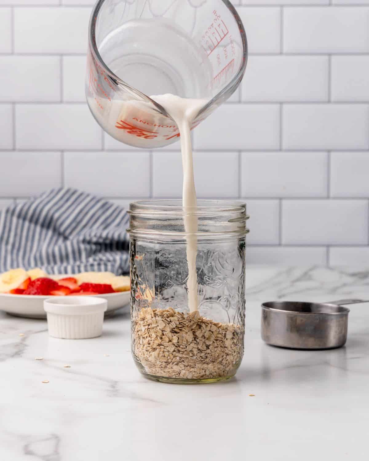 Overnight Oats Containers with Lids and Spoon, 1 Pack Mason Jars for Overnight  Oats, 600 ml Overnight Oats Jars Glass Oatmeal Container to Go for Chia  Pudding Yogurt Salad Cereal Meal Prep
